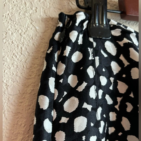 St. John Silk Blend Pleated Black and White Skirt - Picture 6 of 8